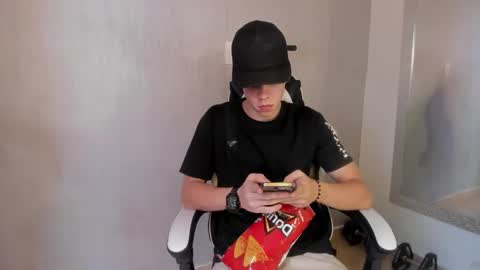 Snapshot of santiceballo chatting on September 24, 2025, 7:39 pm Julius Novachrono online show from September 24, 2025, 7:39 pm