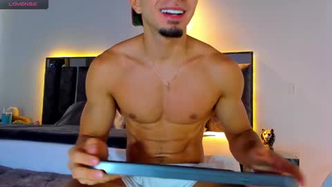 Snapshot of santin_seans chatting on March 4, 2025, 5:03 pm Santiago Seans online show from March 4, 2025, 5:03 pm