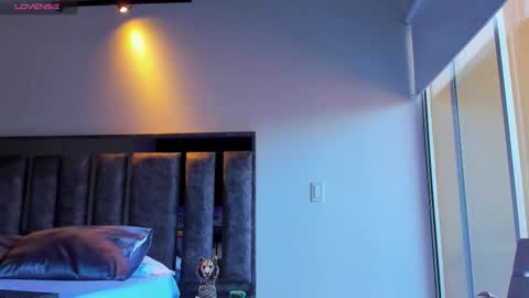 Snapshot of santin_seans chatting on October 7, 2025, 4:15 pm Santiago Seans online show from October 7, 2025, 4:15 pm