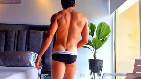 Santiago Seans online show from December 21, 2025, 2:35 pm