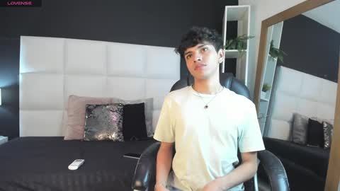 Santiago Carrington online show from December 13, 2024, 9:52 pm