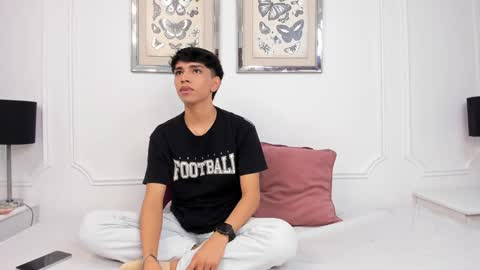 Santiago Carrington online show from December 29, 2024, 1:49 pm