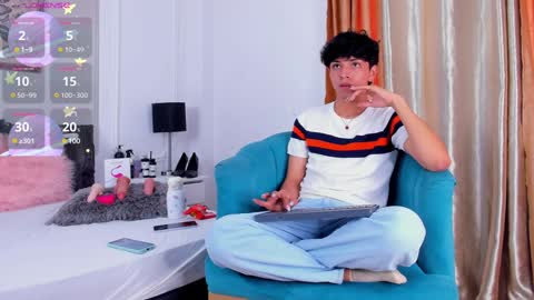 Santiago Carrington online show from February 3, 2025, 8:03 pm