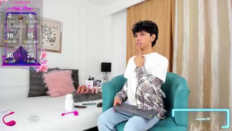 Santiago Carrington online show from February 13, 2025, 8:03 pm