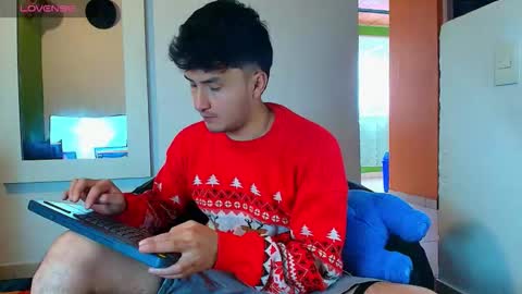 Snapshot of santyago_taylor chatting on December 4, 2025, 7:00 pm Santyago online show from December 4, 2025, 7:00 pm