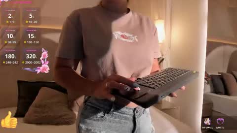 Snapshot of saori_newman chatting on June 13, 2026, 11:52 am Saori online show from June 13, 2026, 11:52 am