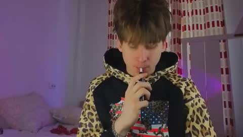 sapph1res online show from March 18, 2026, 1:36 pm