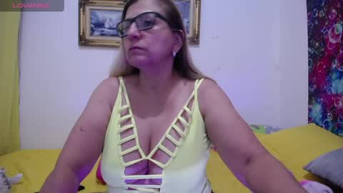 Snapshot of sara211 chatting on May 20, 2026, 2:51 am sara online show from May 20, 2026, 2:51 am