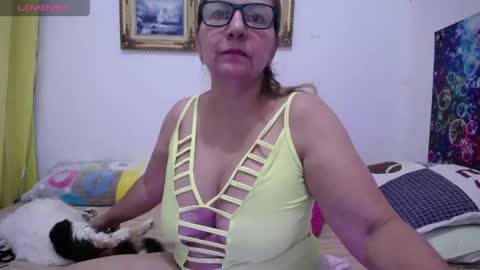 Snapshot of sara211 chatting on June 3, 2026, 3:20 am sara online show from June 3, 2026, 3:20 am