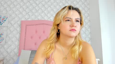 Snapshot of sara__williams chatting on February 4, 2025, 3:44 am Sara online show from February 4, 2025, 3:44 am