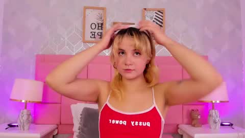 Snapshot of sara__williams chatting on February 17, 2025, 3:36 am Sara online show from February 17, 2025, 3:36 am