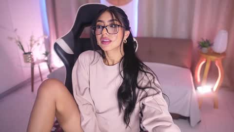 Sara  online show from February 3, 2025, 6:07 pm