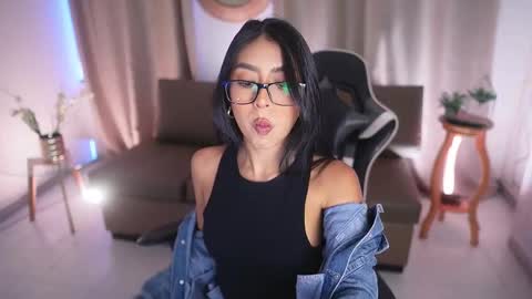 Sara  online show from February 24, 2025, 1:10 pm