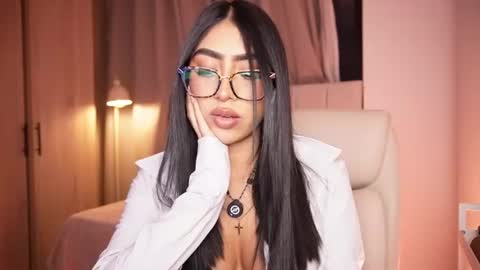 Sara  online show from June 25, 2026, 1:05 am
