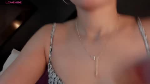 Snapshot of sara_castro24 chatting on February 28, 2025, 2:20 am Sara online show from February 28, 2025, 2:20 am