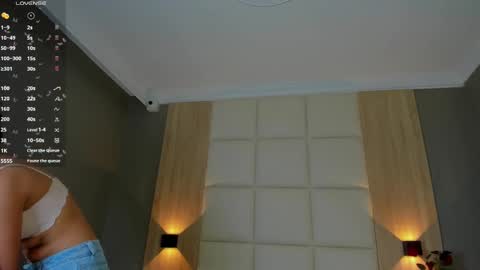 Snapshot of sara_castro24 chatting on March 8, 2025, 11:37 am Sara online show from March 8, 2025, 11:37 am