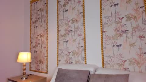 Snapshot of sara_castro24 chatting on October 24, 2025, 7:43 pm Sara online show from October 24, 2025, 7:43 pm