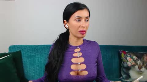 Im Sara I am happy to be here  online show from February 13, 2026, 5:42 pm