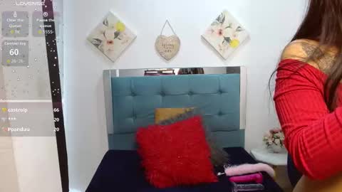 Snapshot of sara_f_w chatting on October 6, 2025, 9:01 pm Sara online show from October 6, 2025, 9:01 pm