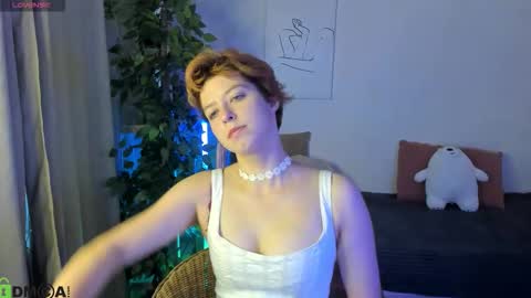 Snapshot of sara_frayy chatting on September 16, 2025, 12:44 am Sarah online show from September 16, 2025, 12:44 am