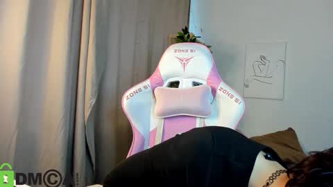 Snapshot of sara_frayy chatting on October 27, 2025, 9:02 am Sarah online show from October 27, 2025, 9:02 am