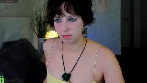 Snapshot of sara_frayy chatting on November 4, 2025, 9:08 am Sarah online show from November 4, 2025, 9:08 am