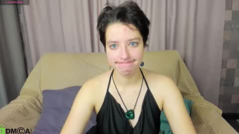 Snapshot of sara_frayy chatting on November 17, 2025, 1:00 am Sarah online show from November 17, 2025, 1:00 am