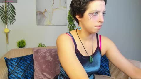 Snapshot of sara_frayy chatting on November 18, 2025, 9:03 am Sarah online show from November 18, 2025, 9:03 am