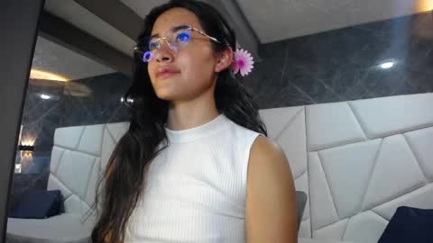 Snapshot of sara_hoffman_4 chatting on May 12, 2026, 12:35 pm Sara online show from May 12, 2026, 12:35 pm