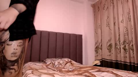 sara_johnson__ online show from May 29, 2026, 11:47 pm