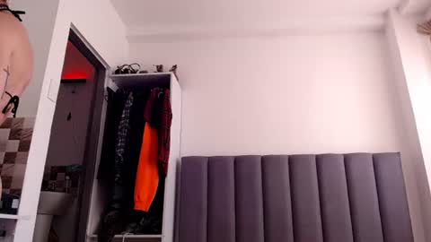 sara_johnson__ online show from June 22, 2026, 1:52 pm