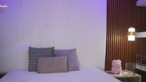  Sara Jones  online show from March 1, 2026, 7:16 pm