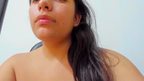 sara_len online show from July 16, 2026, 5:52 pm