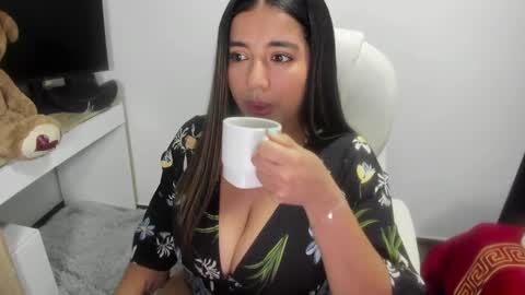 sarah  LIZCANO....... online show from February 27, 2025, 10:48 am