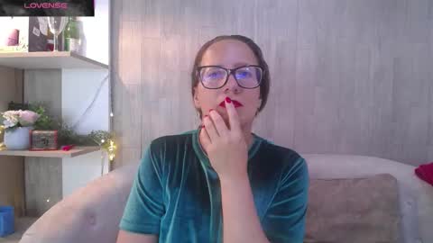 Sara   online show from February 3, 2026, 9:42 pm