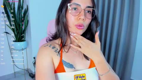 Snapshot of sara_ospina22 chatting on June 8, 2026, 11:38 pm Sara online show from June 8, 2026, 11:38 pm