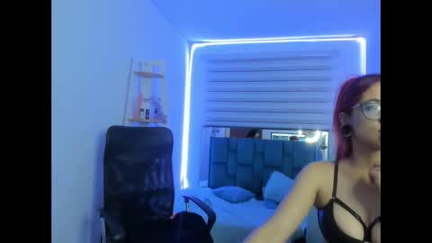 sara_red_x online show from April 19, 2026, 3:28 am