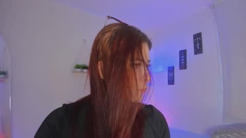 sara_sweett9 online show from October 28, 2025, 9:28 pm