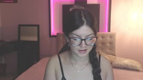 sara_valderrama_ online show from March 2, 2026, 1:18 pm