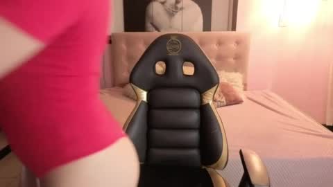 sara_valderrama_ online show from April 23, 2026, 12:15 pm