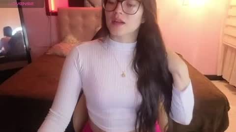 sara_valderrama_ online show from June 27, 2026, 2:12 pm