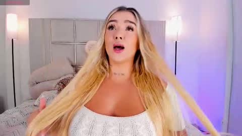 Snapshot of saraa_milleer chatting on October 16, 2025, 8:54 pm Sara Miller online show from October 16, 2025, 8:54 pm