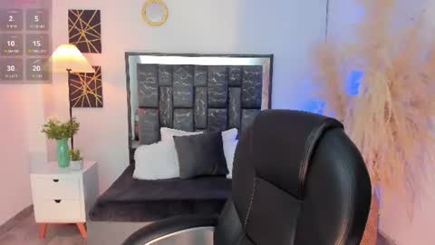 saraa_stormy online show from August 7, 2026, 11:12 am