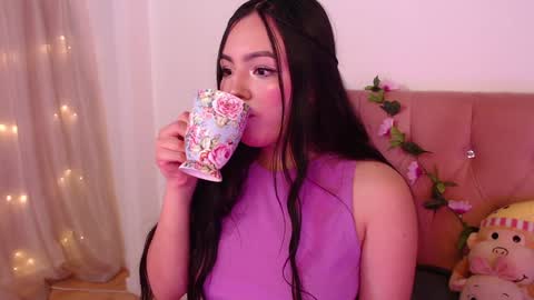 Snapshot of saraa_swett chatting on January 31, 2025, 3:22 pm online show from January 31, 2025, 3:22 pm