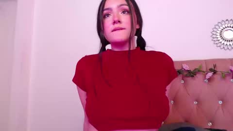 Snapshot of saraa_swett chatting on February 26, 2025, 9:16 pm online show from February 26, 2025, 9:16 pm