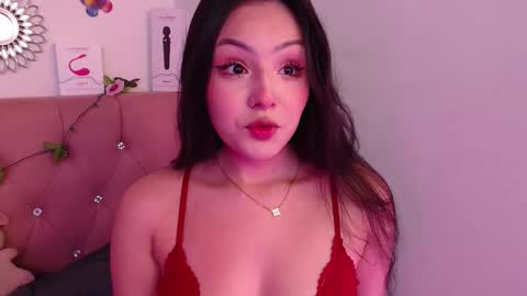 Snapshot of saraa_swett chatting on September 25, 2025, 4:00 pm online show from September 25, 2025, 4:00 pm