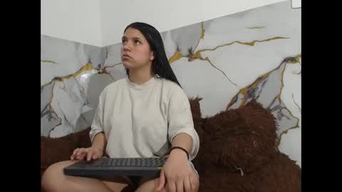 Snapshot of saraandthomas chatting on January 6, 2026, 12:25 am sara and thomas online show from January 6, 2026, 12:25 am