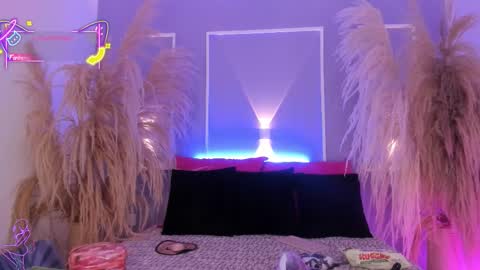 SaraAvila  online show from September 19, 2025, 10:10 pm