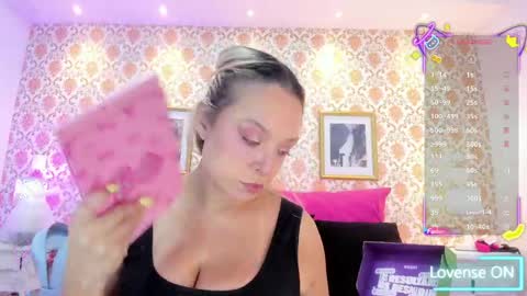 SaraAvila  online show from April 21, 2026, 7:17 pm