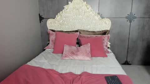 Snapshot of sarabennet_ chatting on December 19, 2024, 12:23 pm Sara online show from December 19, 2024, 12:23 pm